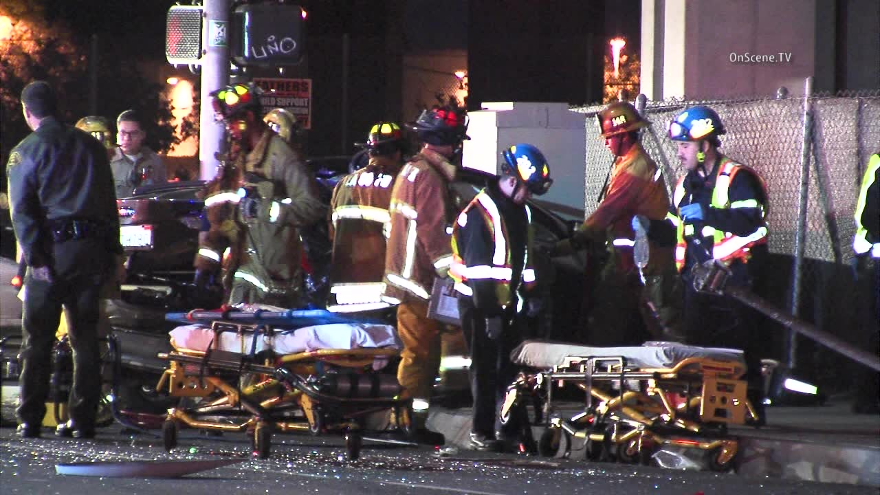 Fleeing gang shooting victim crashes car in Lynwood; he's dead, 5