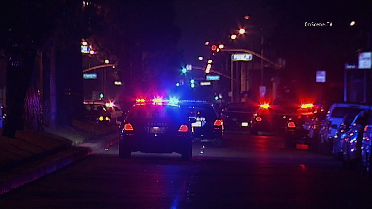Deputies wound one man, arrest 2others in Paramount