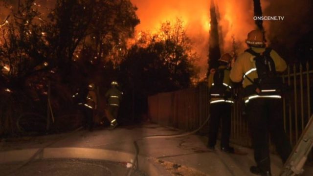 Brush fire in Missioin Hills