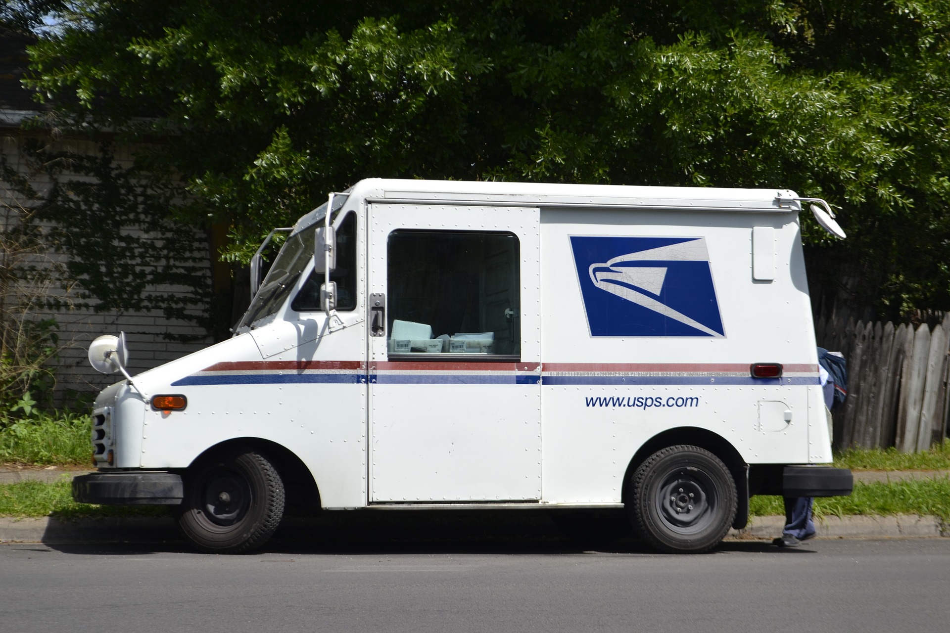Cardenas Reintroduces Bill to Require USPS Trucks to Have Air Conditioning