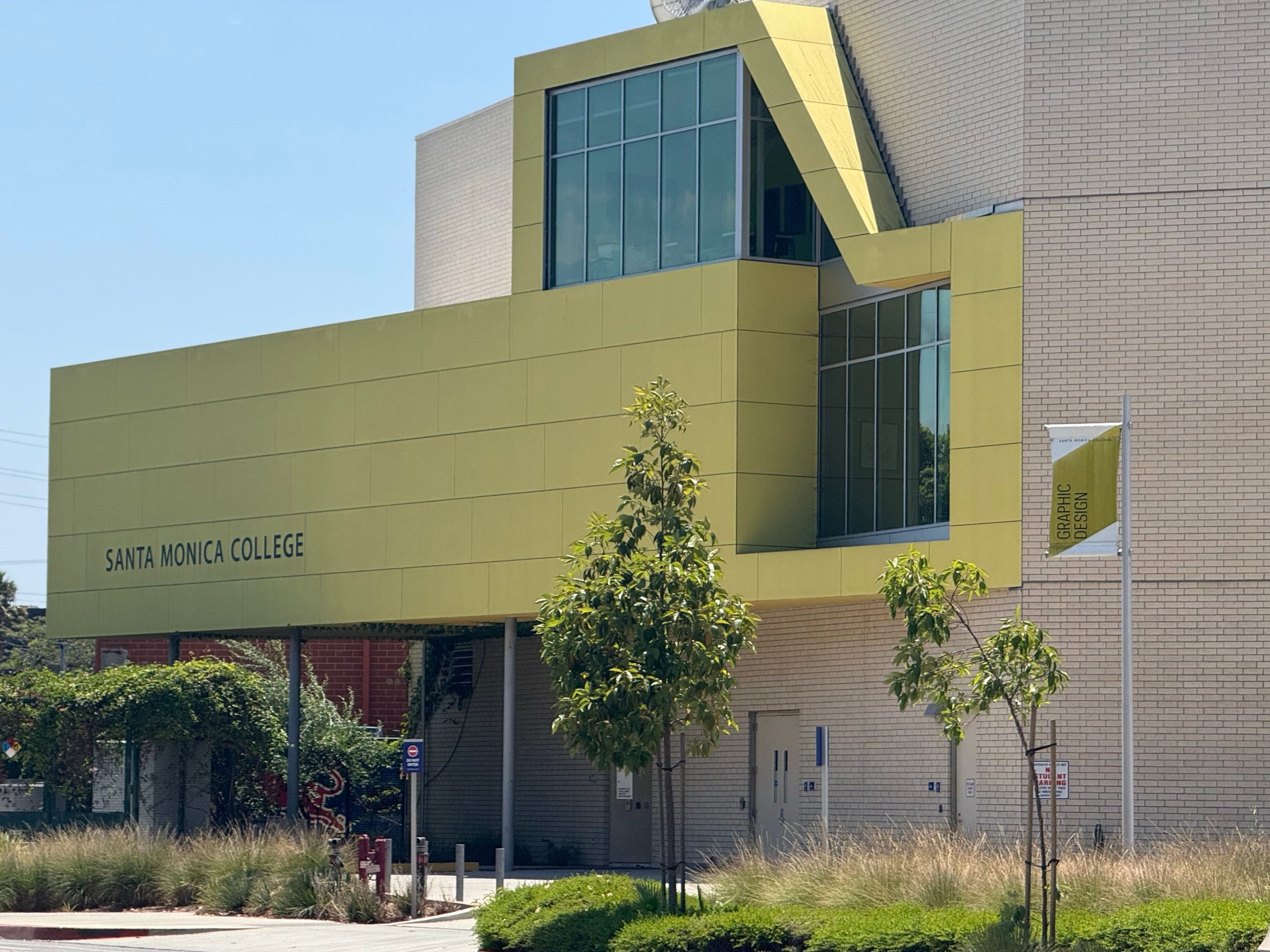 Police Search Santa Monica College for Alleged Gunman